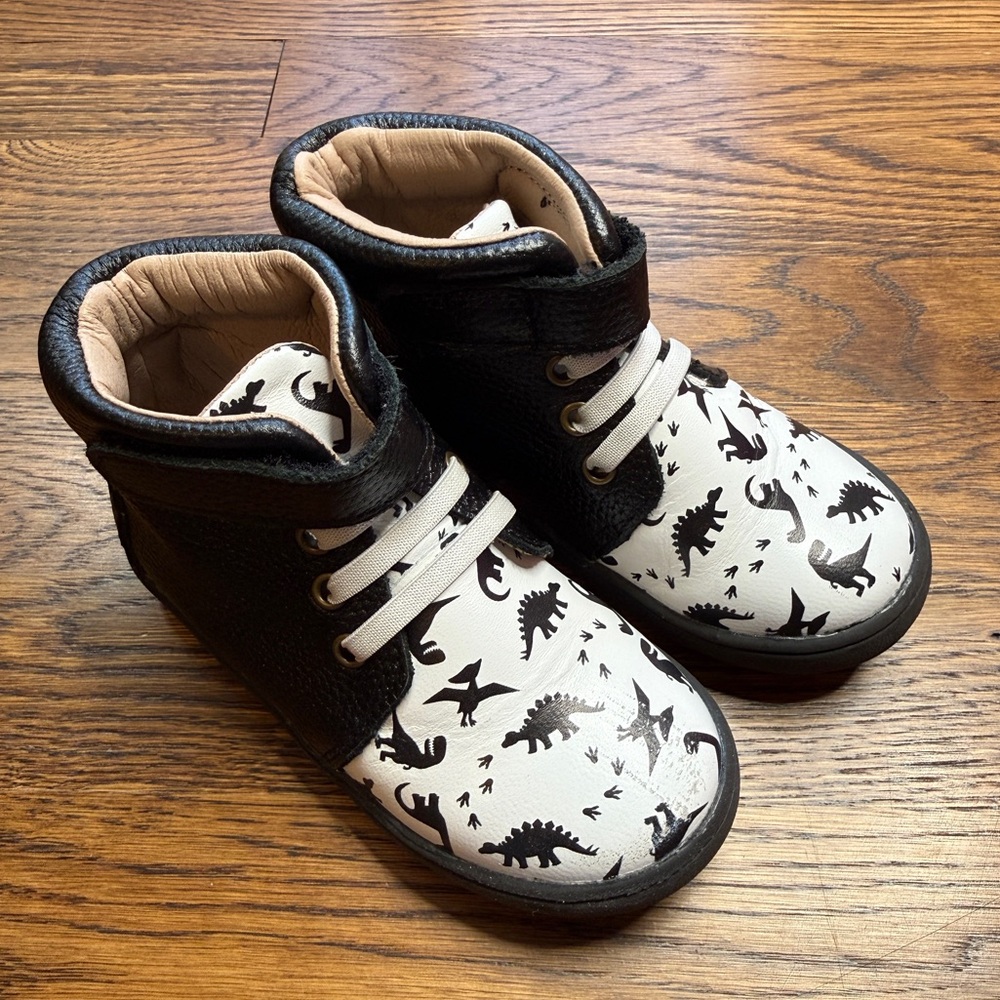 Monkey Feet kids Black and White Leather Dinosaur Print High Top Sneakers  2-3